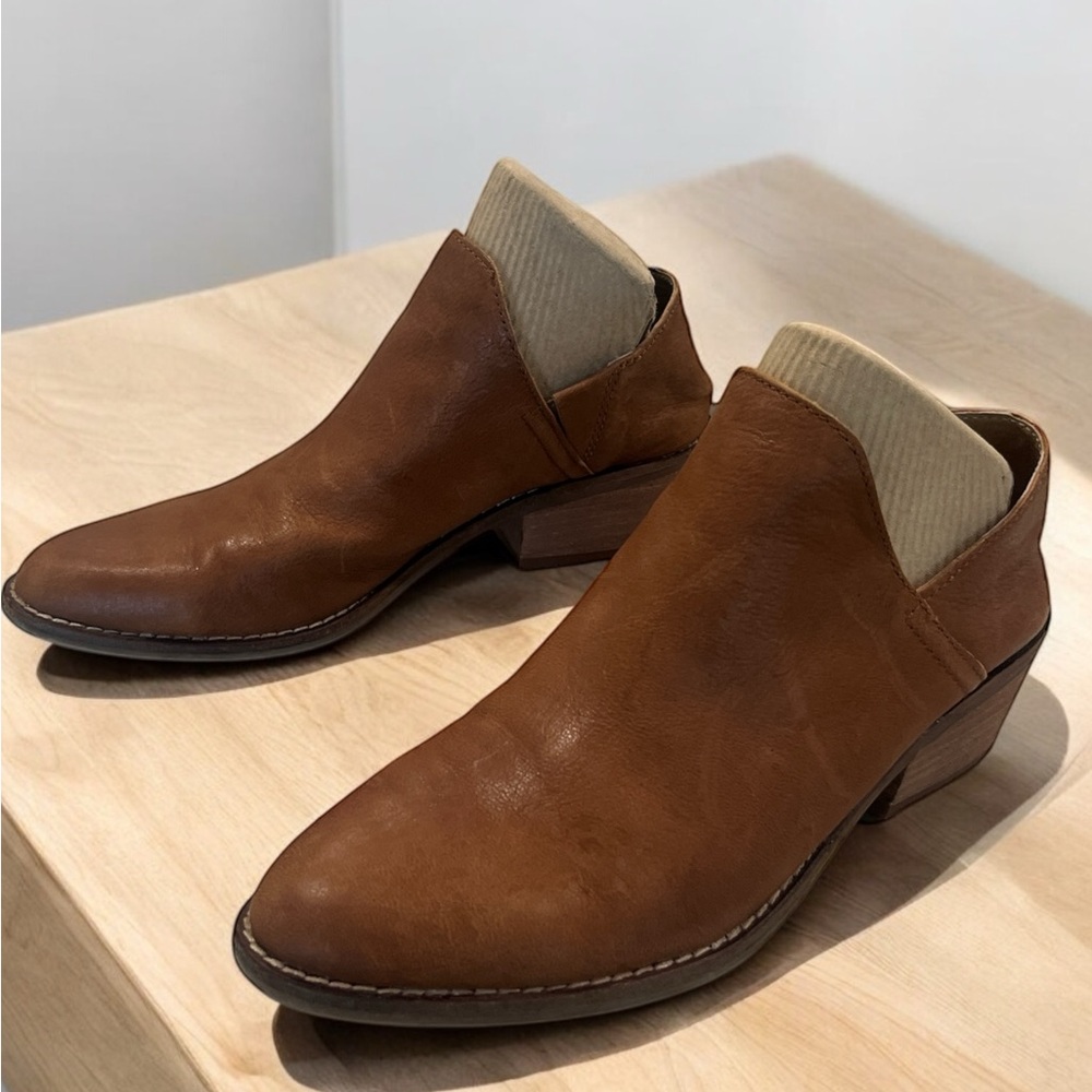 Lucky Brand Women’s Fausst ankle booties size 8